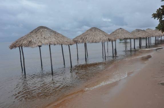 Praia fluvial em Pindobal, próxima à Alter do Chão - PA